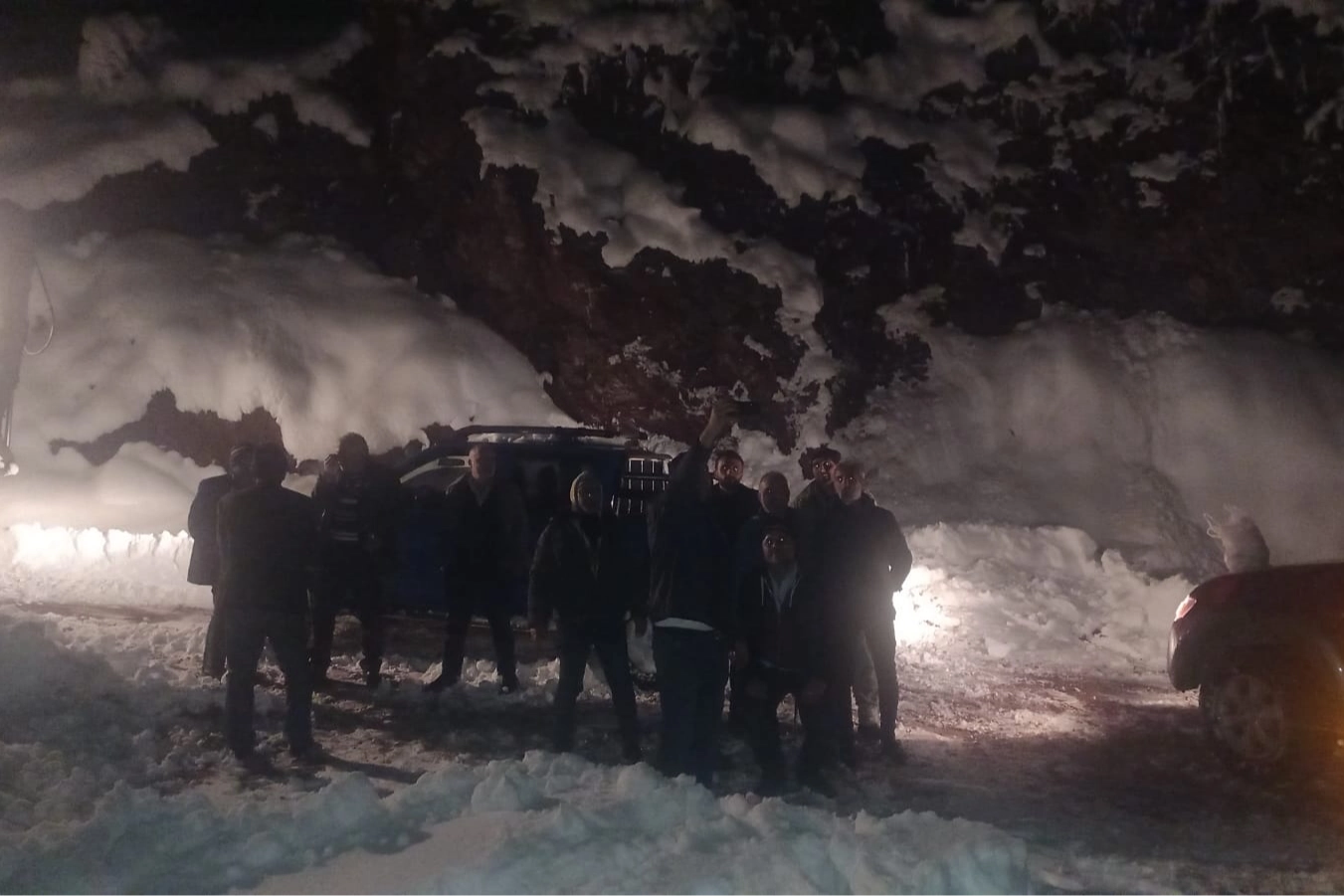 Artvin’de yaylada kar nedeniyle mahsur kalan baba-oğul Özel İdare ekiplerince