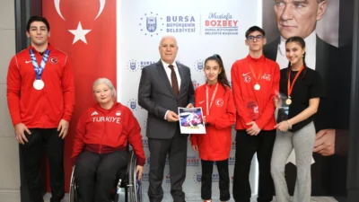 Bursa Büyükşehir Belediye Başkanı Mustafa Bozbey, Bursa Büyükşehir Belediyespor’un milli