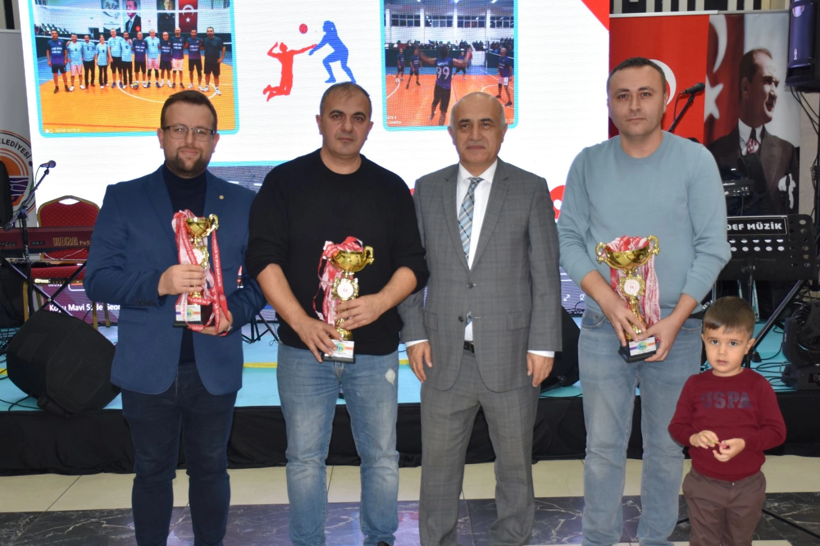 Bursa’da Gemlik Belediyesi tarafından, 24 Kasım Öğretmenler Günü nedeniyle düzenlenen