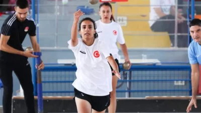 Bursa Büyükşehir Belediyesporlu Mine Türker, Mersin’de düzenlenen Avrupa Kadınlar ve