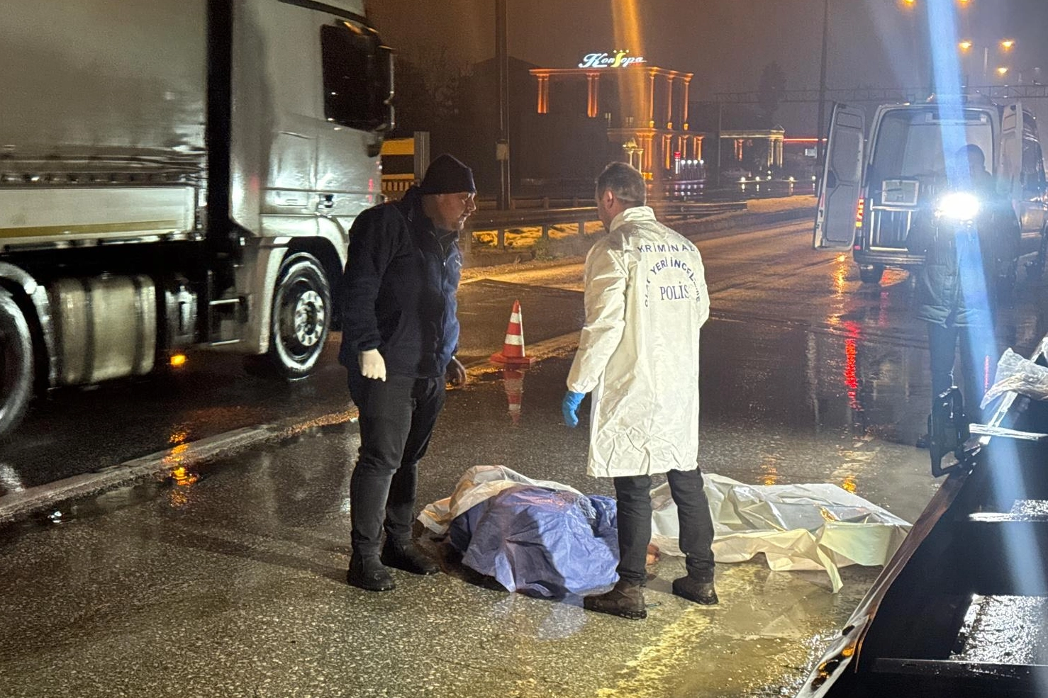 Düzce’de D-100 karayolunda seyir halindeki midibüs, Melen Köprüsü üzerinde bir