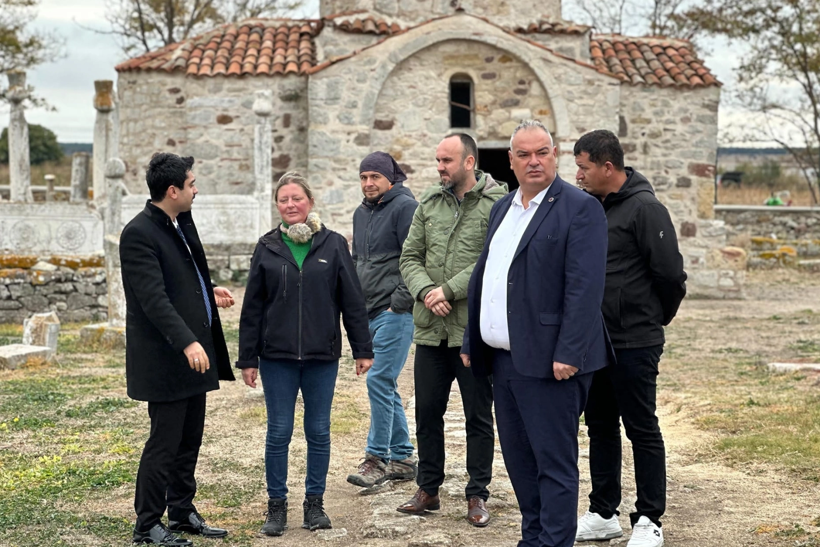 Edirne’nin Enez ilçesindeki Has Yunus Bey Türbesi ve bahçesindeki türbenin