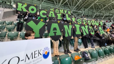 Kocaelispor-Bandırmaspor maçını izleyen KO-MEK eğitmenleri unutulmaz bir gün yaşadı. KOCAELİ