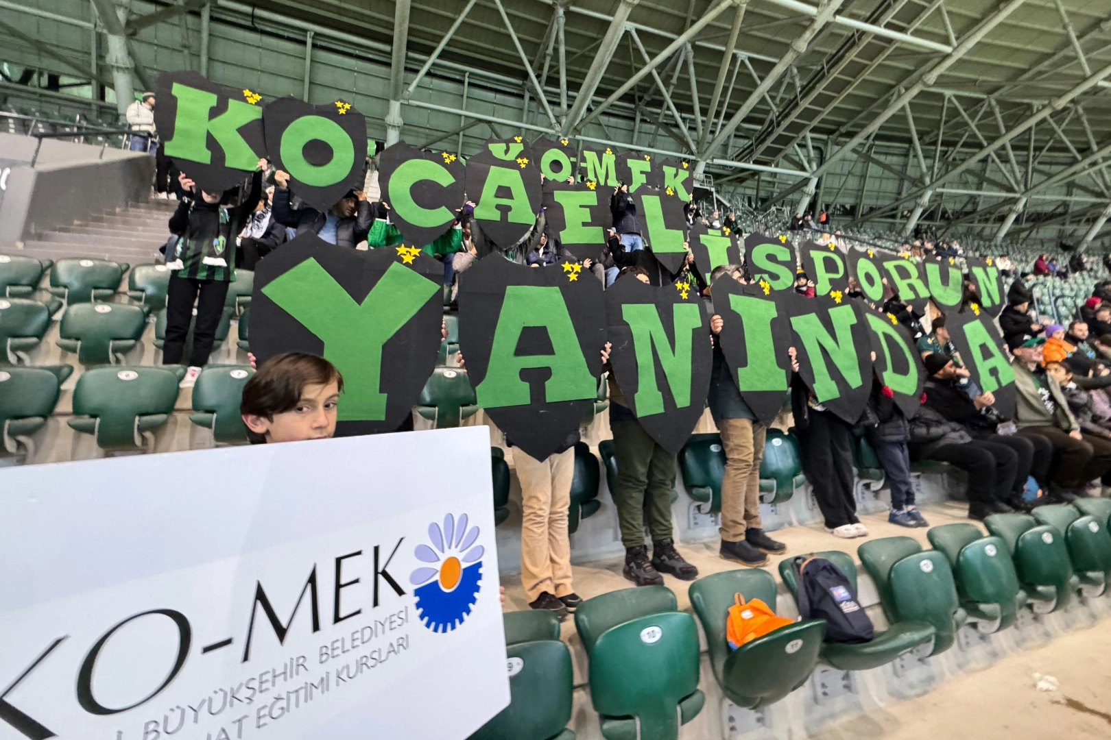Kocaelispor-Bandırmaspor maçını izleyen KO-MEK eğitmenleri unutulmaz bir gün yaşadı. KOCAELİ