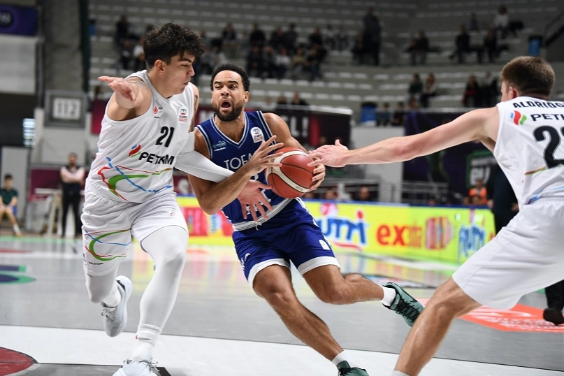 TOFAŞ Basketbol Takımı, ligin 7. haftasında sahasında oynadığı Aliağa Petkimspor