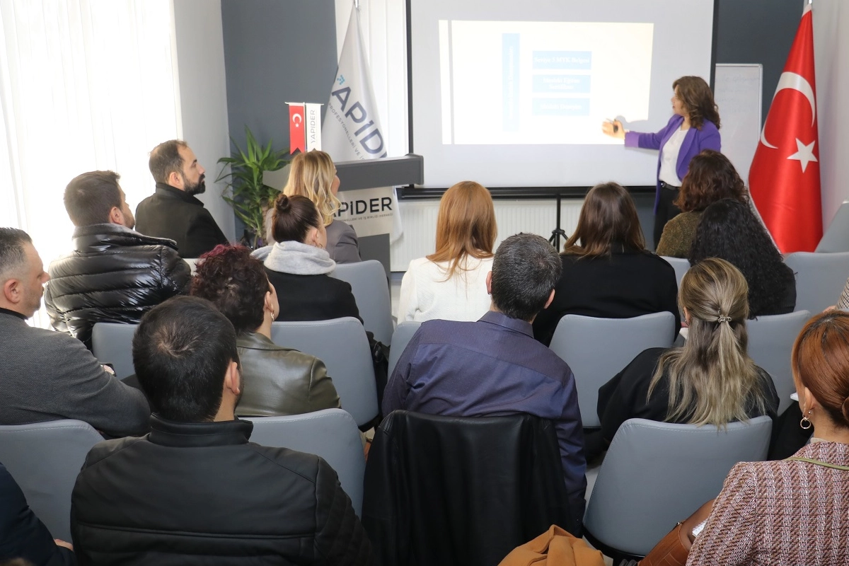 YAPİDER Merkezi’nde gerçekleştirilen programa konuk olan Uludağ Üniversitesi Emlak Yönetimi