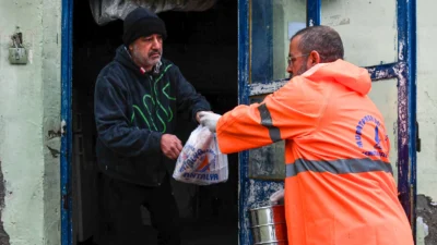 Antalya’da etkili olan yoğun yağış ve olumsuz hava şartlarına rağmen,