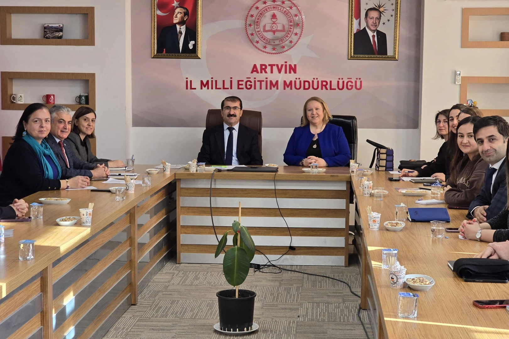 Artvin Valisi Turan Ergün’ün eşi Hülya Ergün ve İl Milli