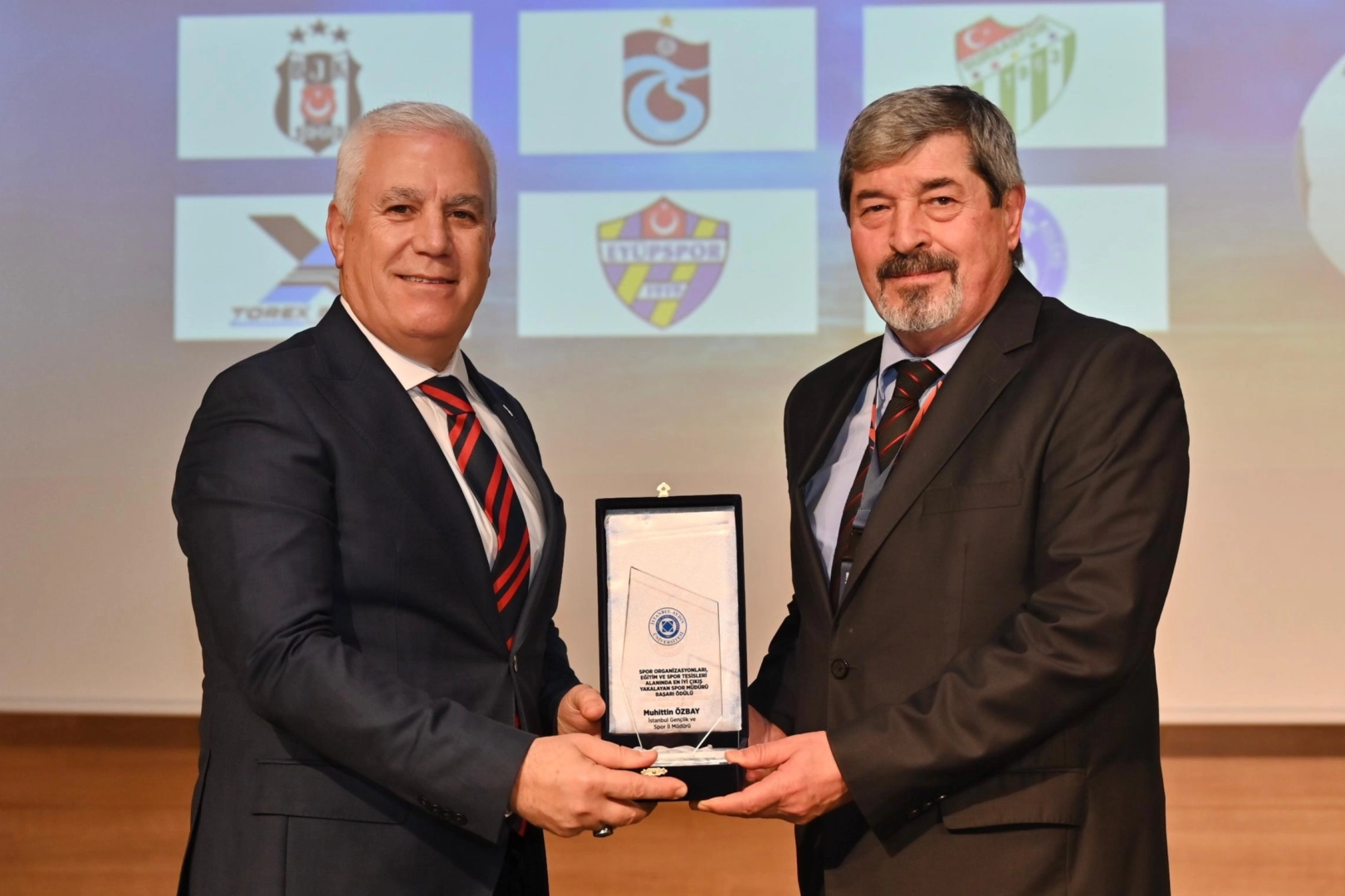 Bursa Büyükşehir Belediye Başkanı Mustafa Bozbey, İstanbul Aydın Üniversitesi (İAÜ)