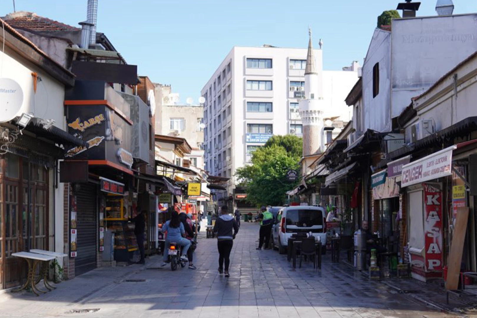 İzmir Bornova Belediyesi, ilçenin sosyal ve ekonomik hayatındaki etkin rolünü