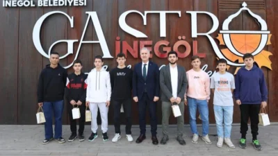 Bursa’da İnegöl Belediye Başkanı Alper Taban, Paten Futbolu Dünya Şampiyonası’nda