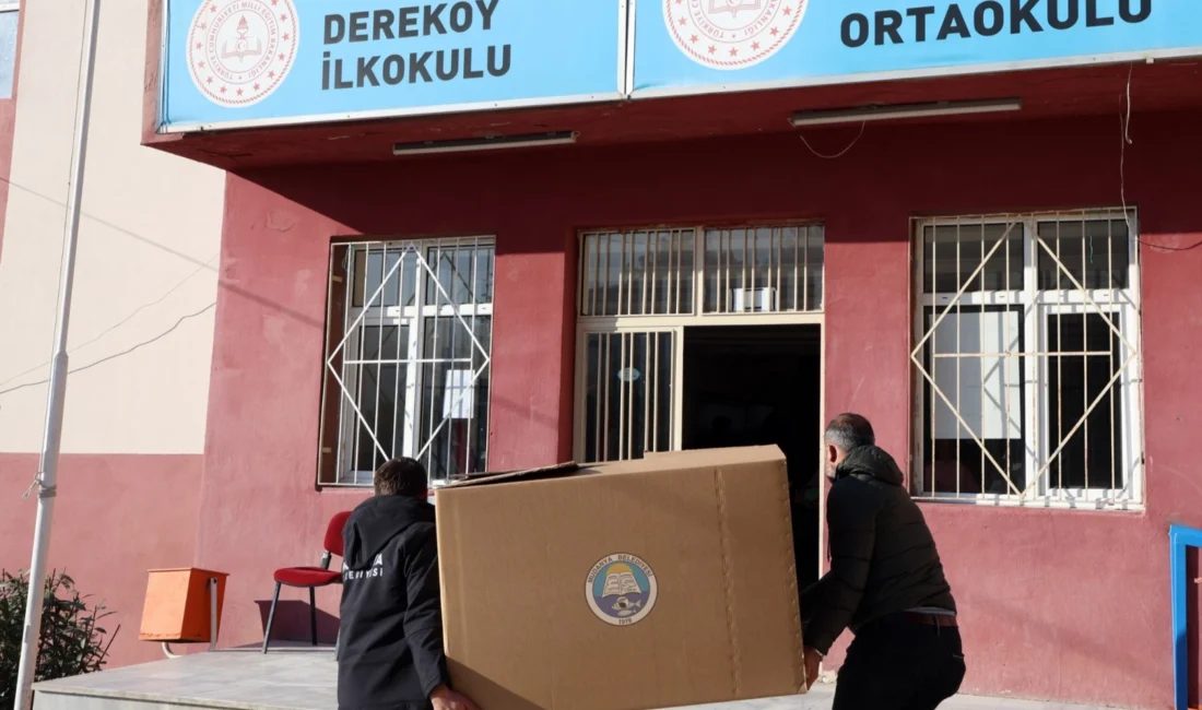 Bursa’nın Mudanya ilçesinde okulların hijyen ihtiyaçlarını karşılamaya yönelik çalışmalarını sürdürerek
