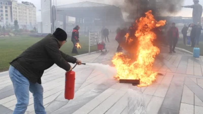 Bursra Osmangazi Belediyesi, gerçekleştirdiği tatbikatlarla oluşabilecek deprem ve yangınlara karşı