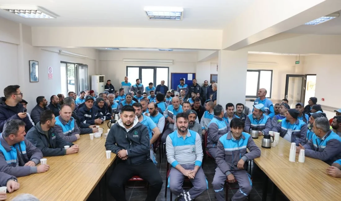 Kocaeli Çayırova Belediye Başkanı Bünyamin Çiftçi, mesai arkadaşlarıyla bir araya