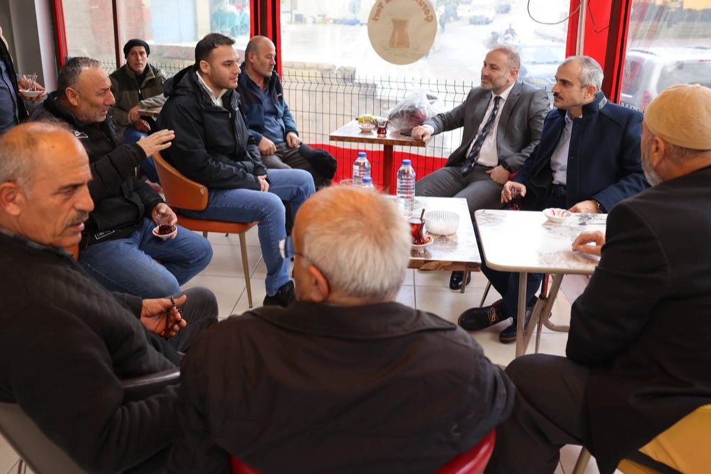 Kocaeli Çayırova Belediye Başkanı Bünyamin Çiftçi, ilçedeki esnaflarla bir araya