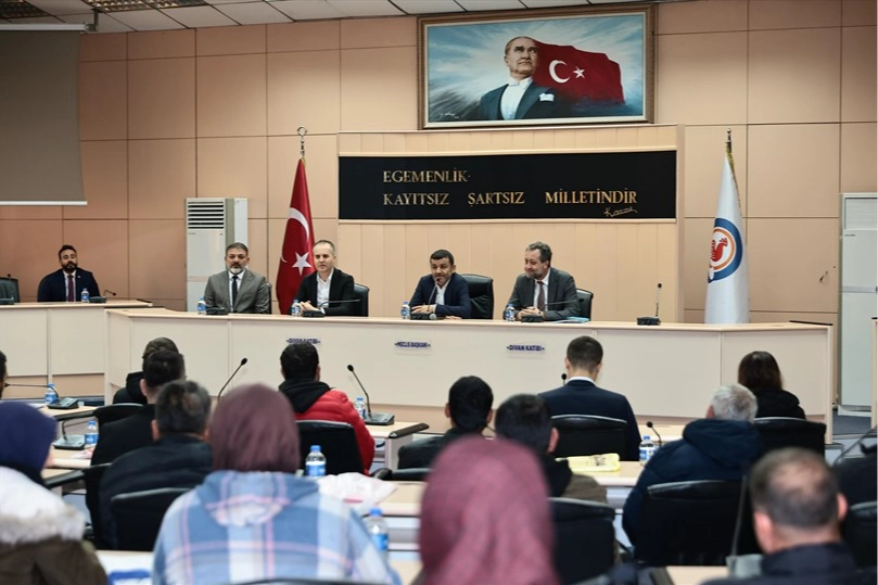 Denizli Büyükşehir Belediyesi bünyesinde mevsimlik işçi statüsünde çalışan 85 personel,