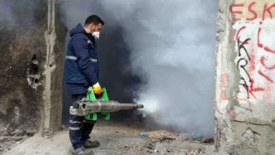 Diyarbakır Büyükşehir Belediyesi ekipleri, kent genelinde haşerelere karşı yüzde yüz