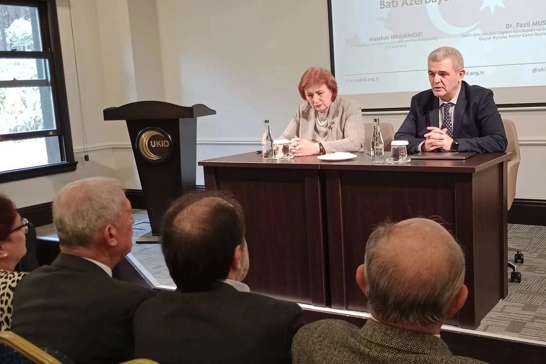 İstanbul Ümraniye’deki UKİD Uluslararası Sarı Saltuk Kültür Merkezi’nde Nahçıvan Özerk