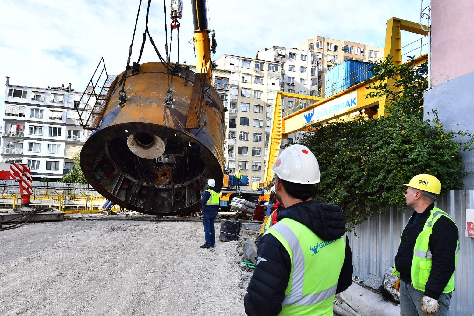 İzmir Büyükşehir Belediyesi’nin yapımını sürdürdüğü Buca Metrosu’nun tünel kazıları devam