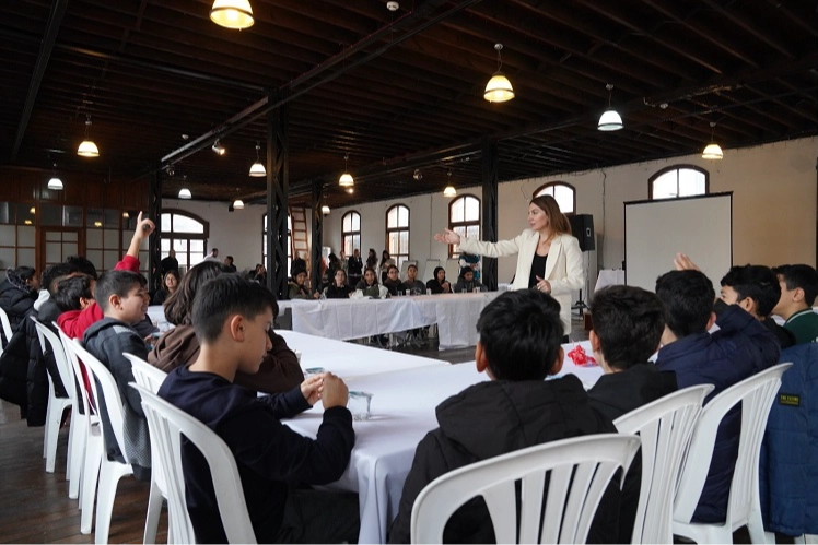 İzmir Büyükşehir Belediyesi tarafından Birleşmiş Milletler Çocuklara Yardım Fonu (UNICEF)