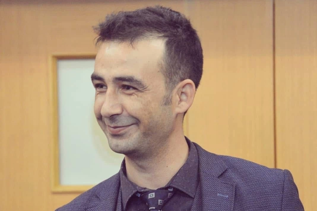 Kahramanmaraş Valiliği’nde şef olarak görev yapan, tecrübesi ve başarılı çalışmalarıyla
