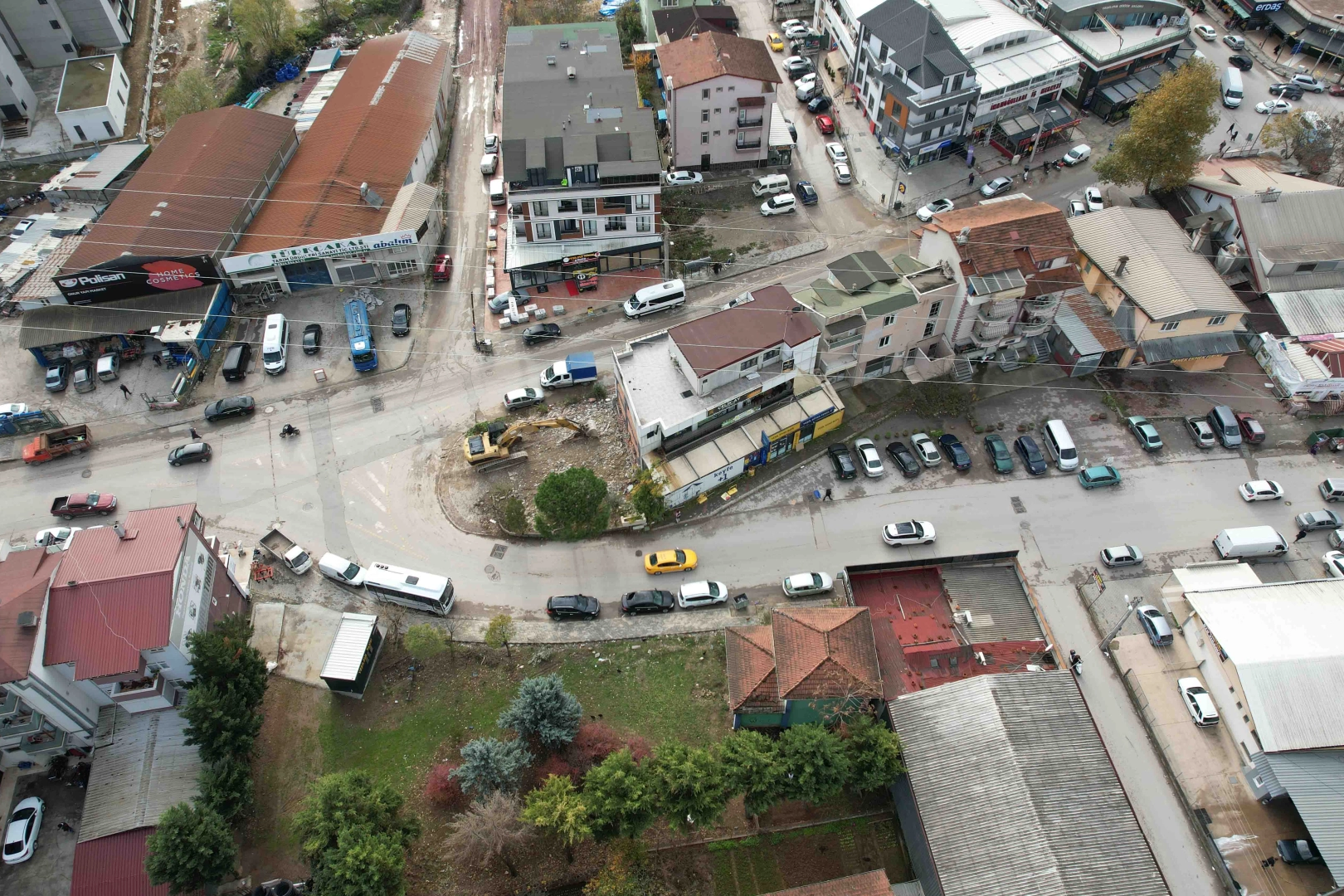 Kocaeli Büyükşehir Belediyesi’nin yapımına başladığı “Yeşilova Kavşak ve Meydan Yol