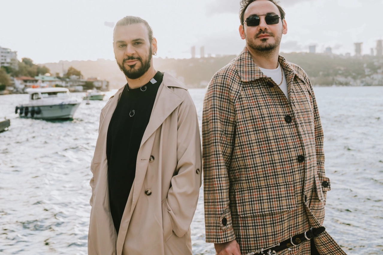 Rock, Pop ve Arabesk türlerini harmanlayarak yayınladığı N’apim Tabiatım Böyle