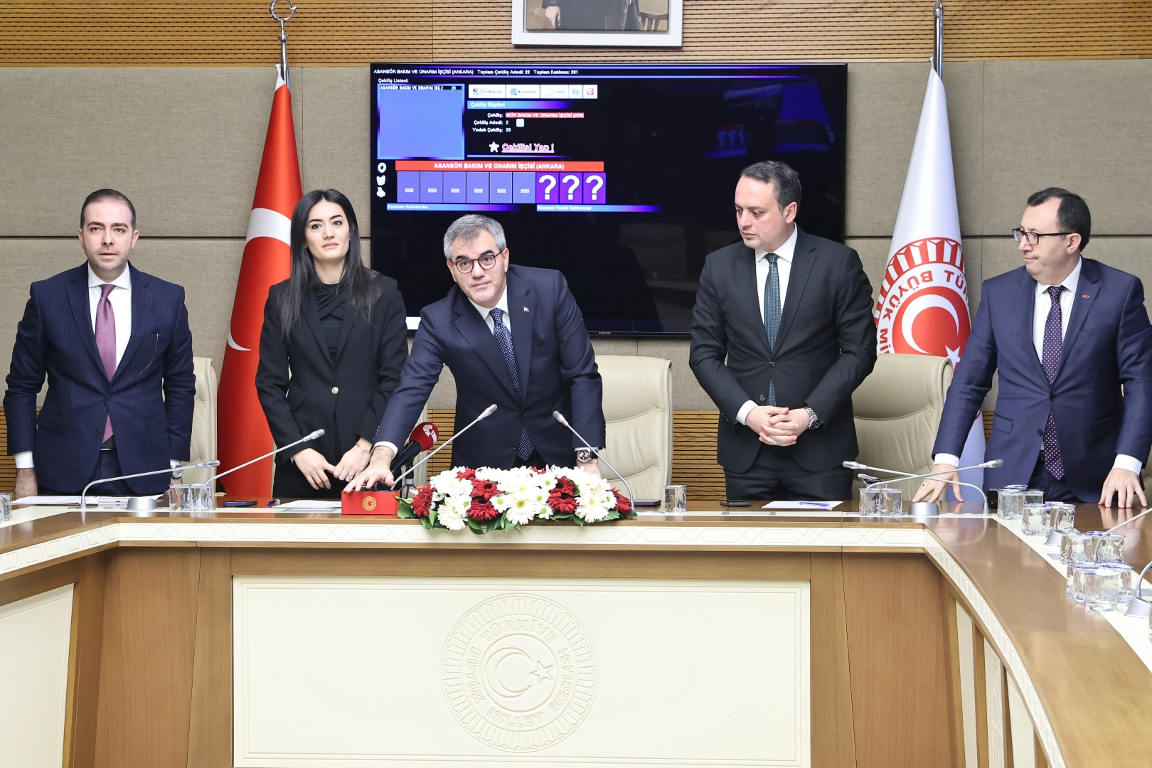 TBMM’de sürekli işçi statüsünde istihdam edilecek 275 personel, noter huzurunda
