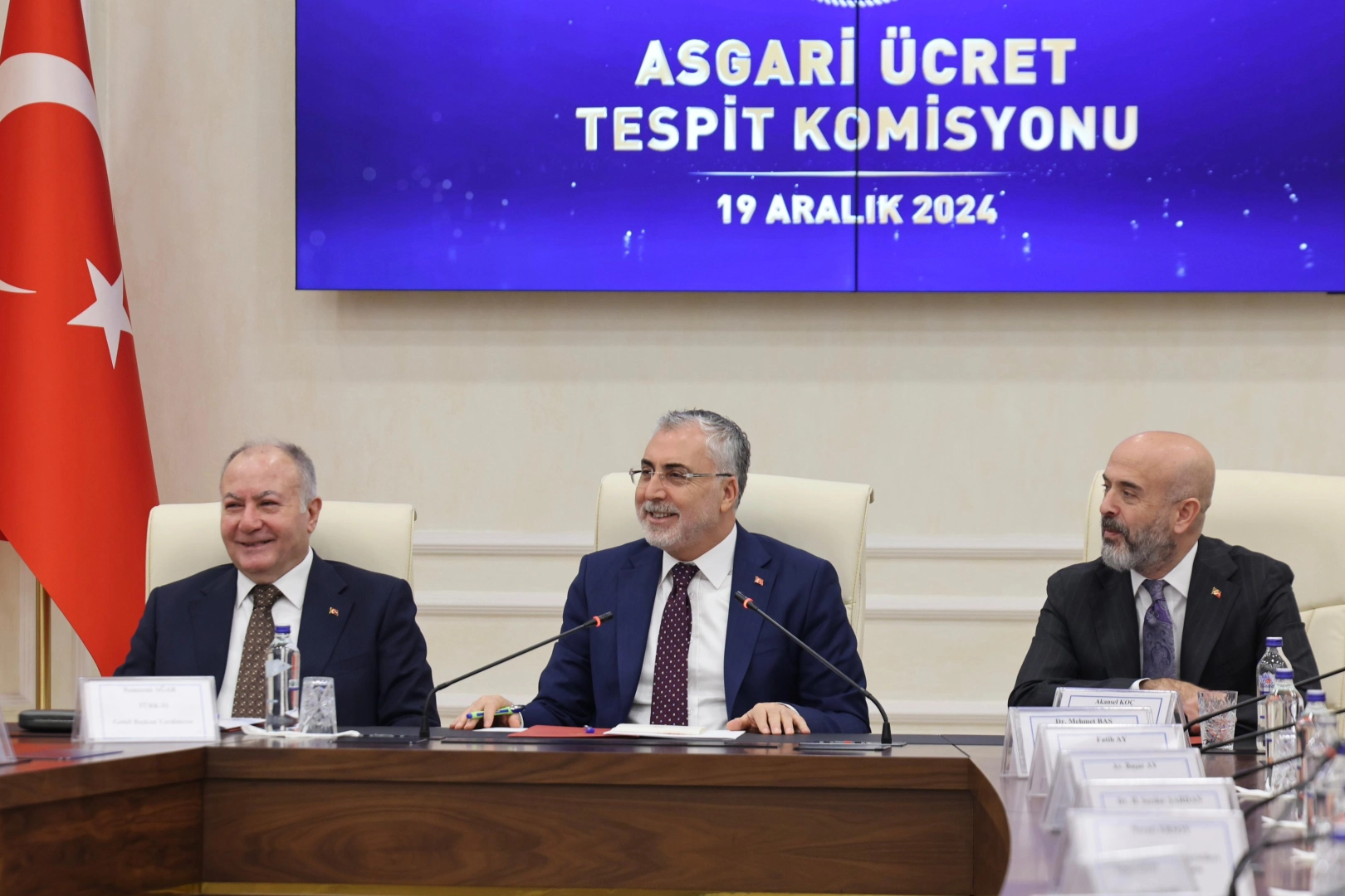 Asgari Ücret Tespit Komisyonu çalışmalarını uzlaşı ve istişare zemininde yürütüyor.