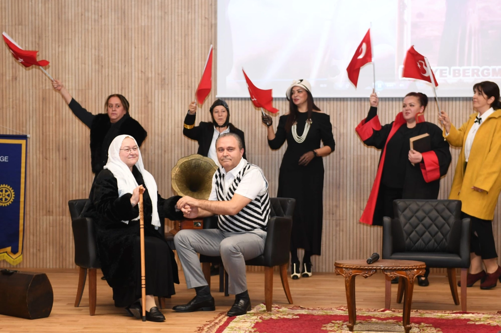 Araştırmacı Yazar İlknur Güntürkün Kalıpçı’nın hazırlayıp sunduğu Cumhuriyet tarihinin ilklere