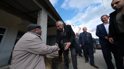 Adana Büyükşehir Belediye Başkanı Zeydan Karalar, seçim öncesi emekliye destek