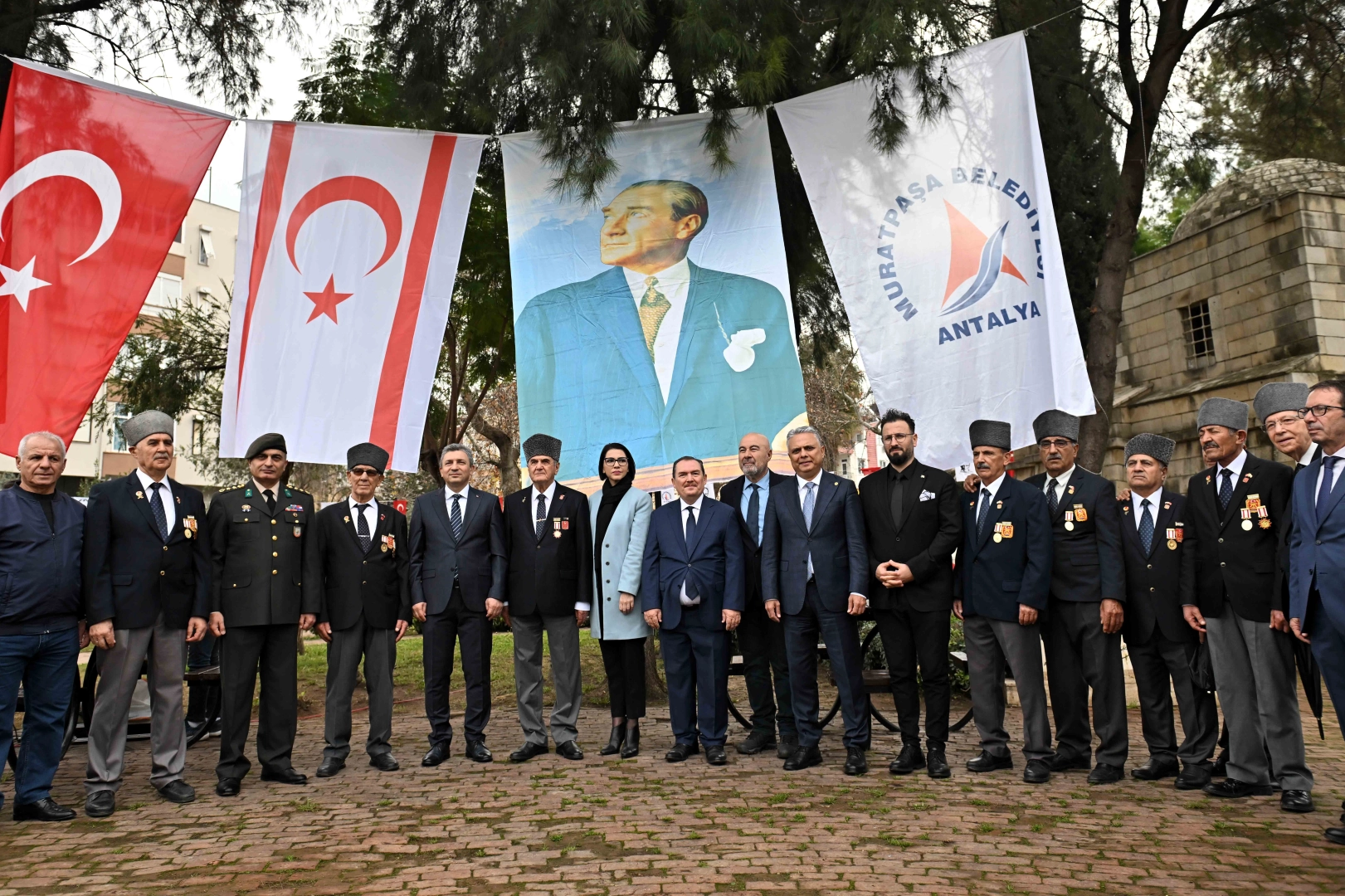 Antalya Muratpaşa’da Kıbrıs Şehitler Parkı’nda eski Kıbrıs Cumhuriyeti Cumhurbaşkanı Yardımcısı