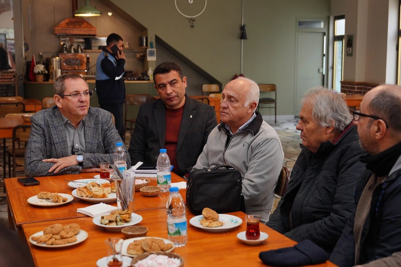 Ayvalık Belediye Başkanı Mesut Ergin, yeni yılın ilk mesai gününde