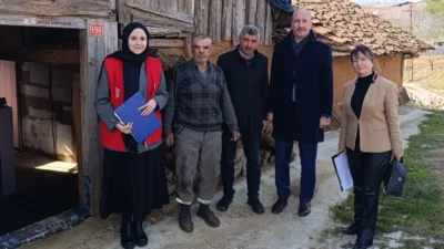 Bilecik Valiliği’ne bağlı Açık Kapı personelleri, ihtiyaç sahibi vatandaşlara destek