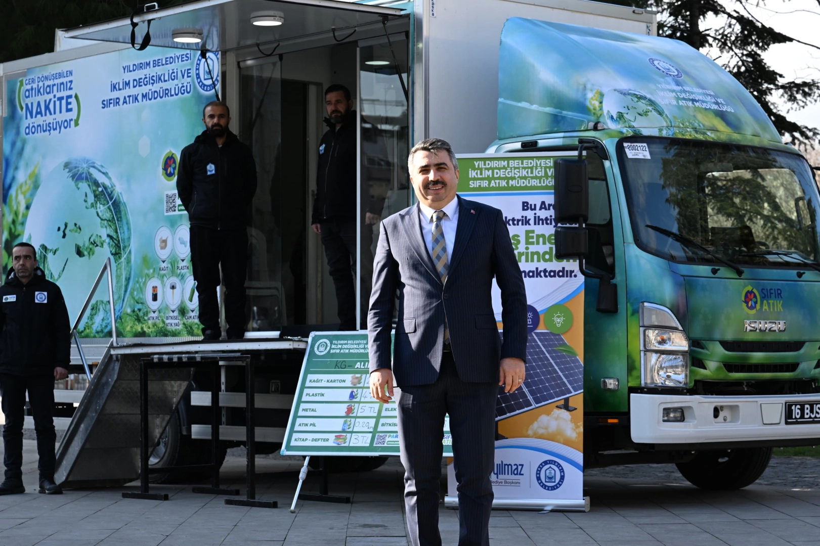 Bursa Yıldırım Belediyesi, atık getiren vatandaşların karşılığında para kazandığı “Paratık