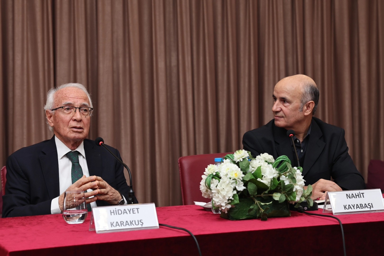 Bursa Nilüfer Belediyesi’nin Edebi Kazılar söyleşisine öğretmen, yazar ve şair