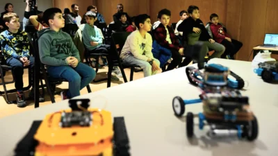 İstanbul’da Beylikdüzü Belediyesi, robotik kodlama eğitimiyle ortaokul öğrencilerini geleceğin robotik