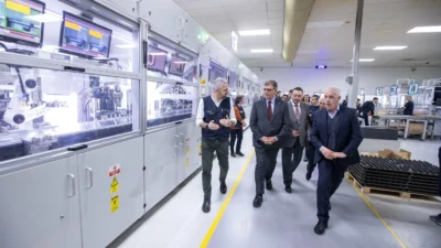 İzmir Büyükşehir Belediye Başkanı Dr. Cemil Tugay, otomotiv endüstrisinde öncü