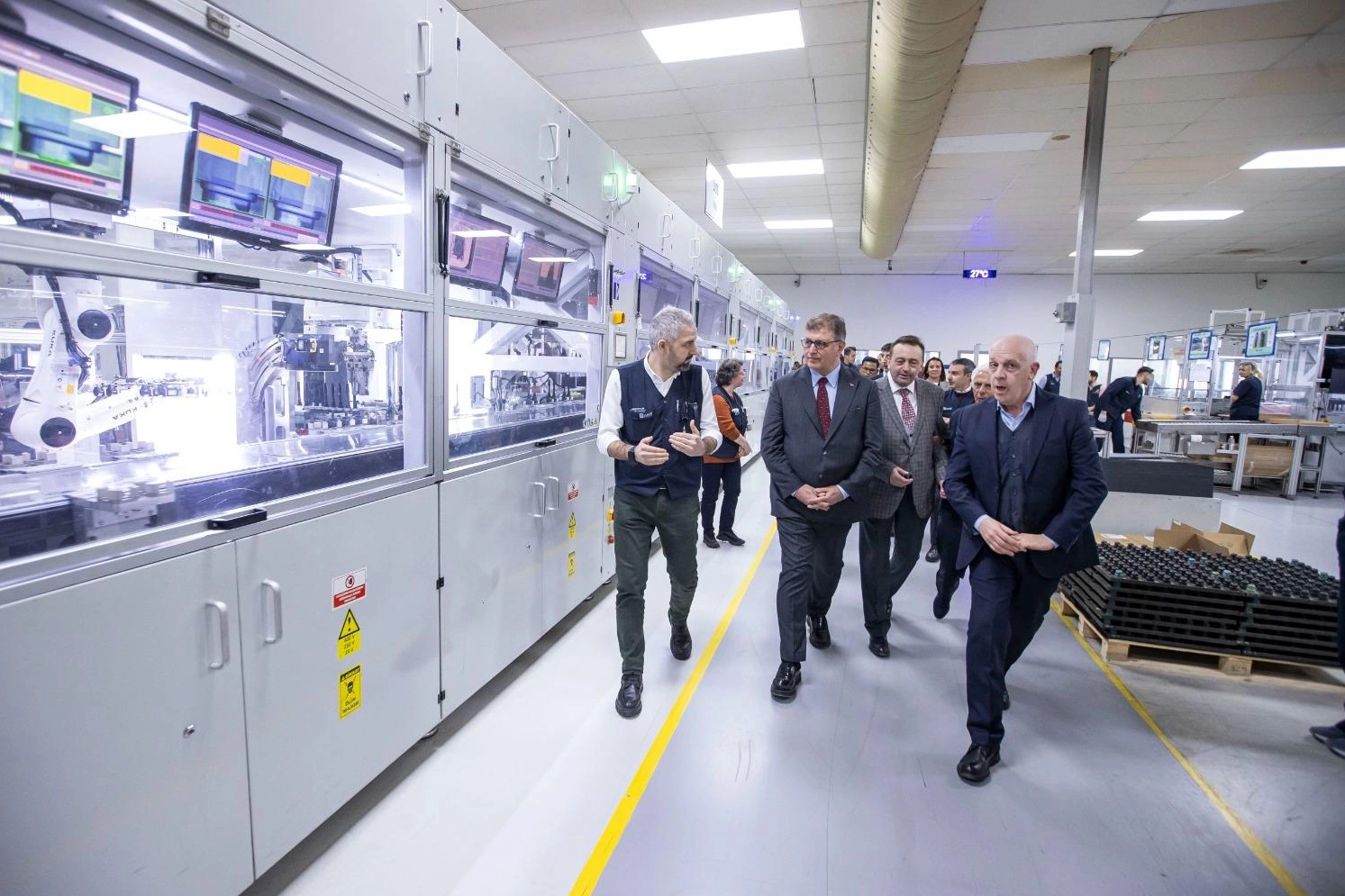 İzmir Büyükşehir Belediye Başkanı Dr. Cemil Tugay, otomotiv endüstrisinde öncü