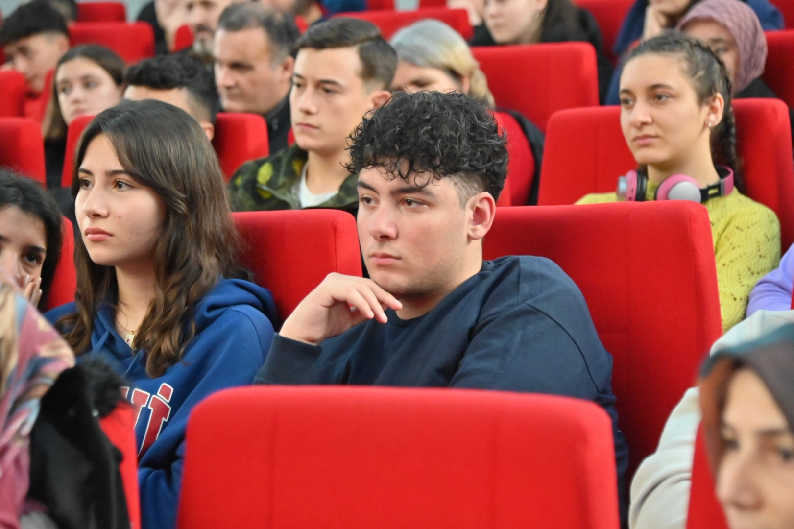 Manisa Büyükşehir Belediyesi, gençlerin eğitim hayatına destek olmaya devam ediyor.