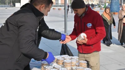 Manisa Büyükşehir Belediyesi, Regaip Kandili nedeniyle 15 Temmuz Demokrasi Meydanı