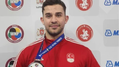 Sakarya Büyükşehir Belediyesi karate sporcusu Fatih Şen, Gürcistan’da milli formayla
