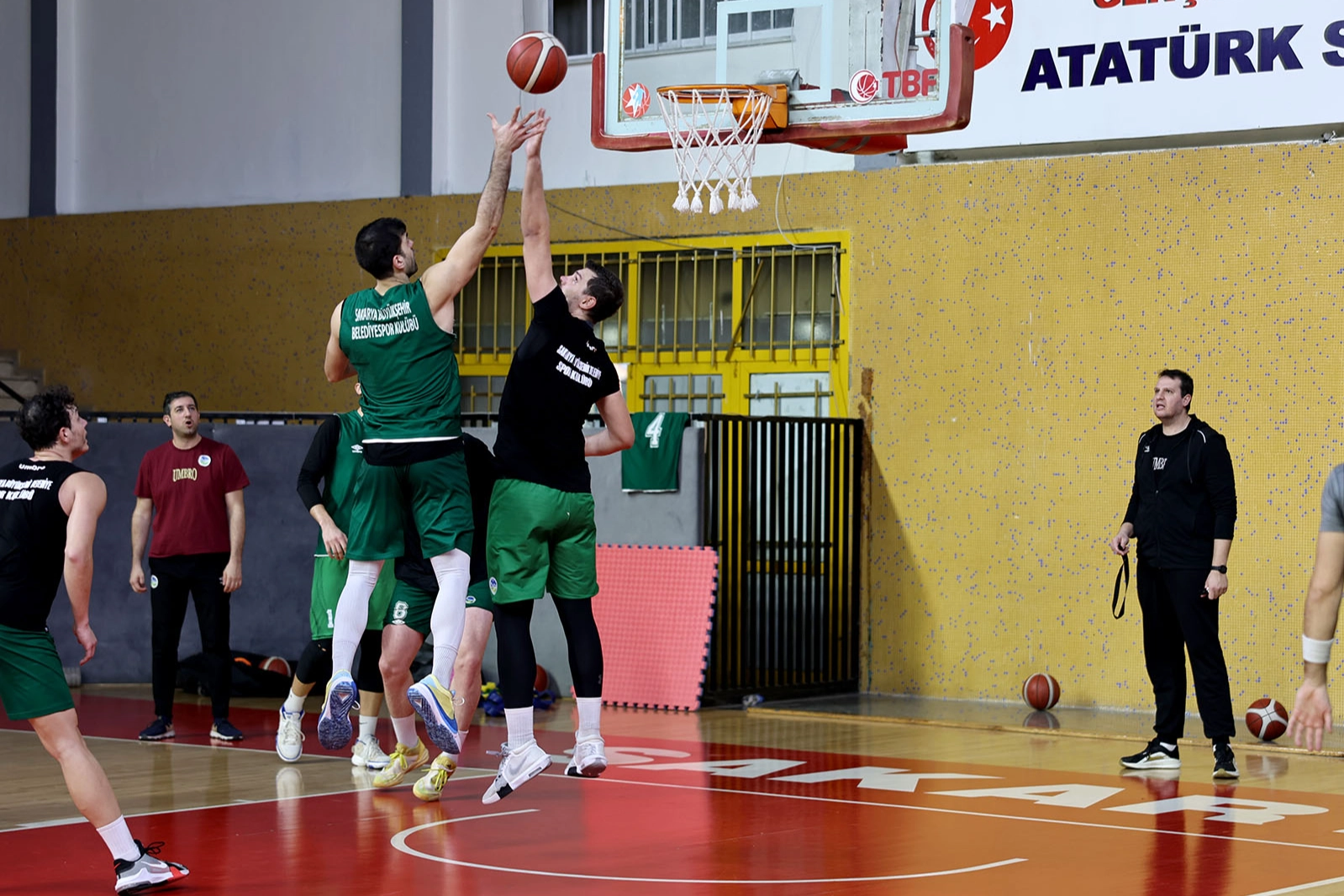 Erkekler Basketbol 2. Ligi’nde mücadele eden Sakarya Büyükşehir Basketbol takımı,