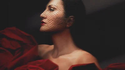 Ünlü sanatçı Sibel Can, bir süre önce müjdelediği yeni albümü