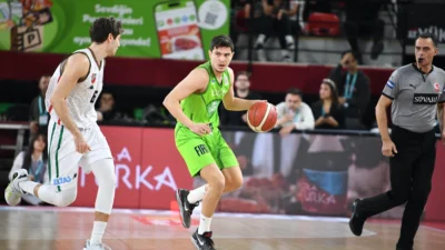 TOFAŞ Basketbol Takımı, ligin 15. hafta karşılaşmasında deplasmanda Karşıyaka’yı 81-93’lük