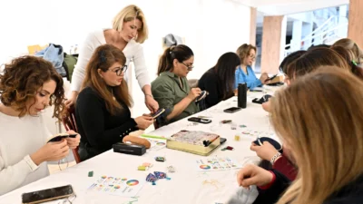 Antalya Muratpaşa Belediyesi’nin Fikret Otyam Sergi Salonu, bu kez rengarenk