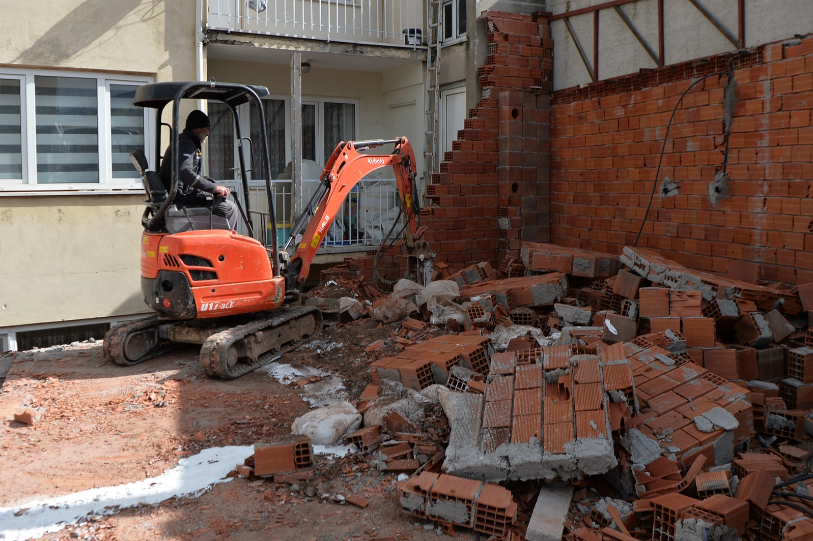 Bursa Osmangazi Belediyesi, Koğukçınar Mahallesi’nde tek katlı bir evin üzerine