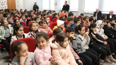 Kocaeli İzmit Belediyesinin,  kırsal bölgelerdeki okullarda düzenlediği ‘Gülümseyen Çocuklar Müzik