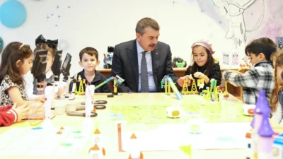 Millî Eğitim Bakanı Yusuf Tekin, blim ve teknoloji eğitimi uygulayan
