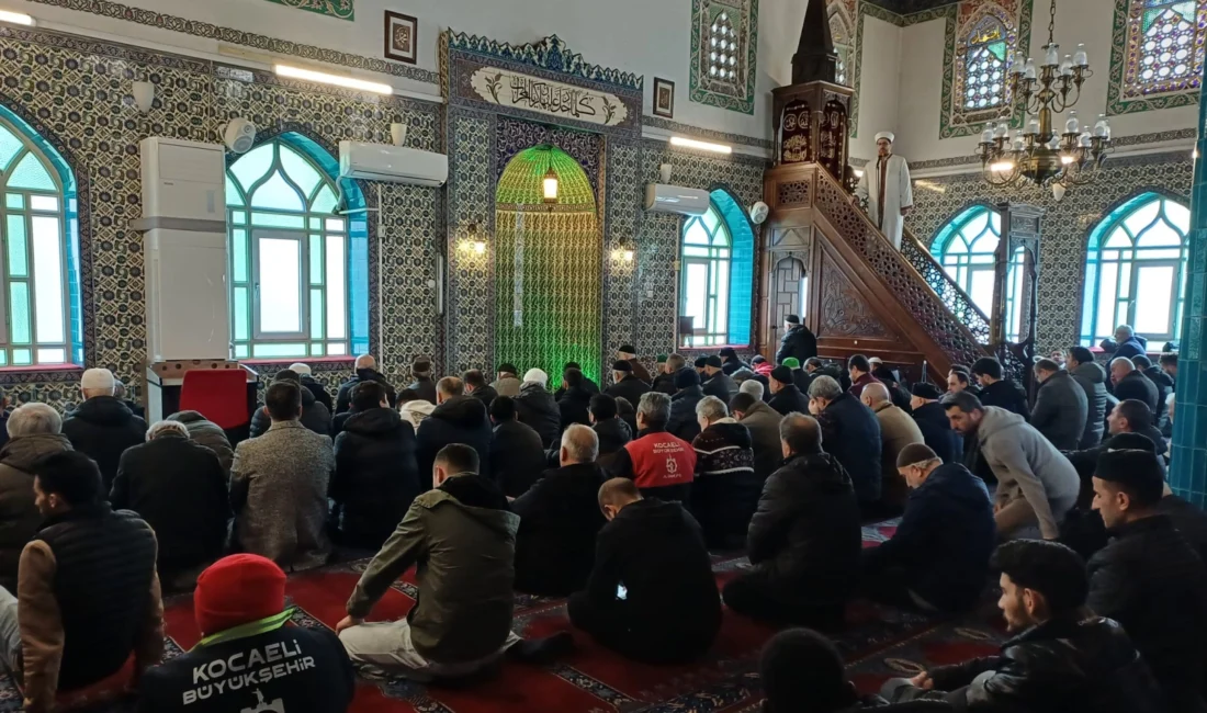 Kocaeli Büyükşehir Belediyesi, yangında hasar gören Akça Camii’ndeki onarım çalışmalarını